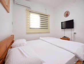 אחוזת%20הסתיו%20-%20בריכה%20מחוממת%20,%20פרזון